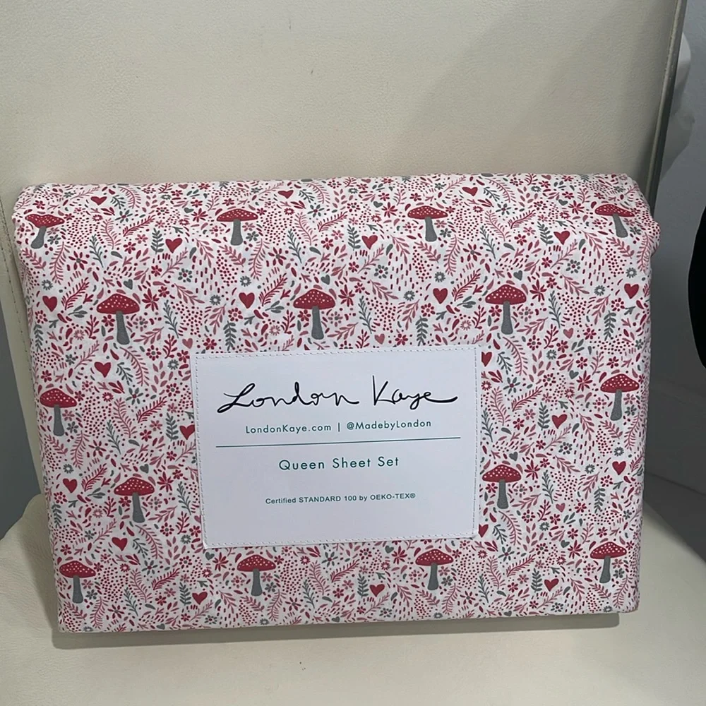London Kaye White/Pink/Red/Gray Mushrooms & Hearts QUEEN Sheet Set